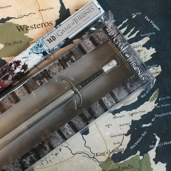 Longclaw and Winterfell Snow Combo UD GOT - Picture 1 of 5